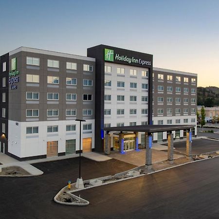 Holiday Inn Express & Suites Kelowna - East By Ihg Exterior photo