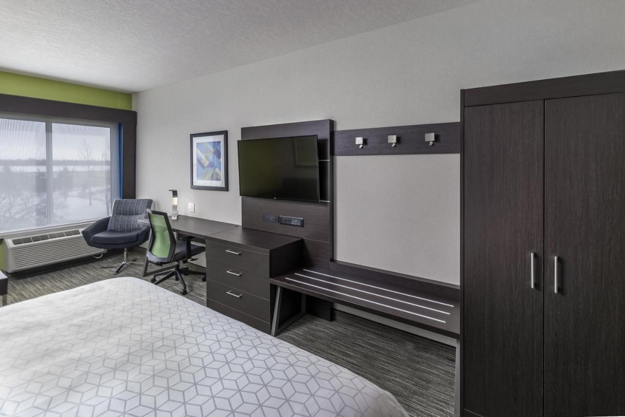 Holiday Inn Express & Suites Kelowna - East By Ihg Exterior photo