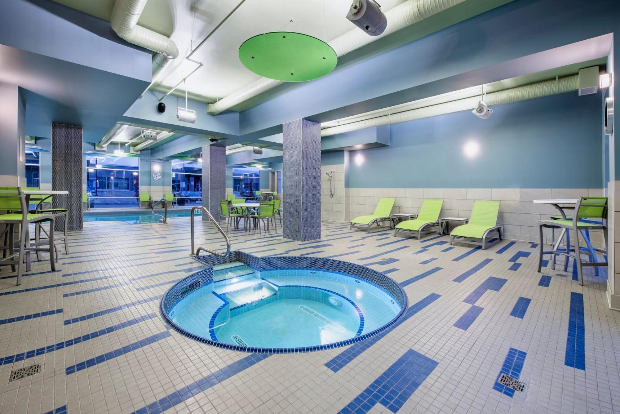 Holiday Inn Express & Suites Kelowna - East By Ihg Exterior photo