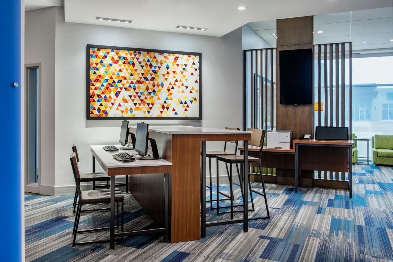 Holiday Inn Express & Suites Kelowna - East By Ihg Exterior photo
