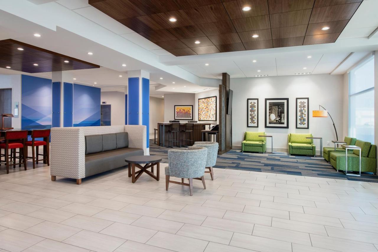 Holiday Inn Express & Suites Kelowna - East By Ihg Exterior photo
