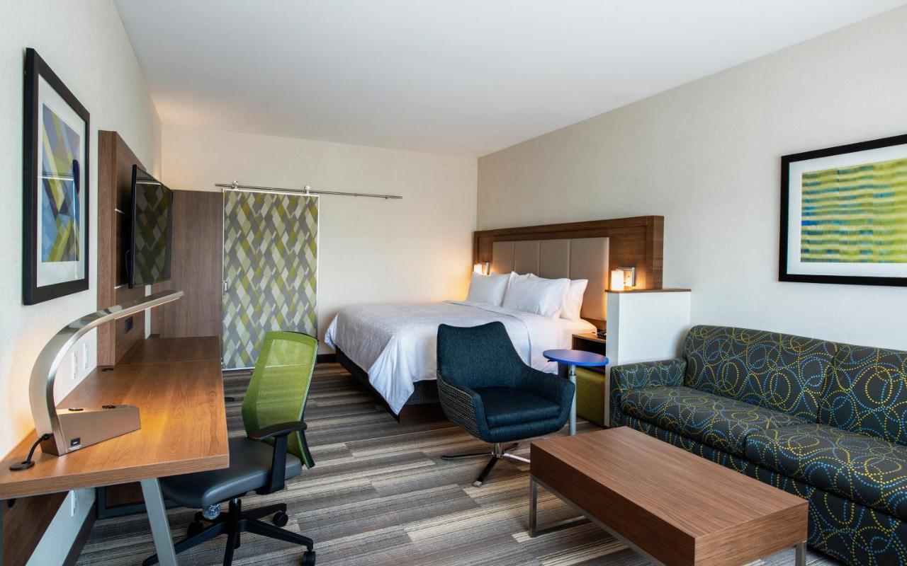 Holiday Inn Express & Suites Kelowna - East By Ihg Exterior photo